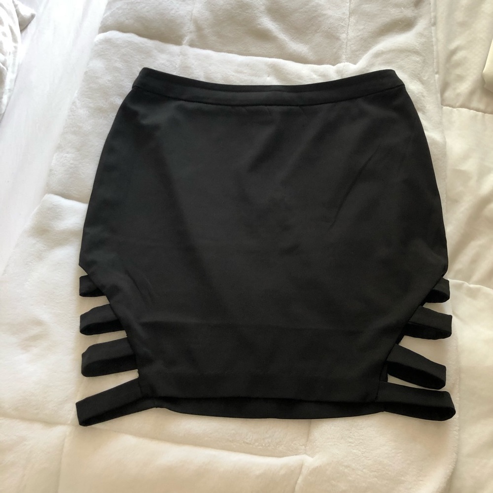 BLACK PENCIL SKIRT - Short Staple